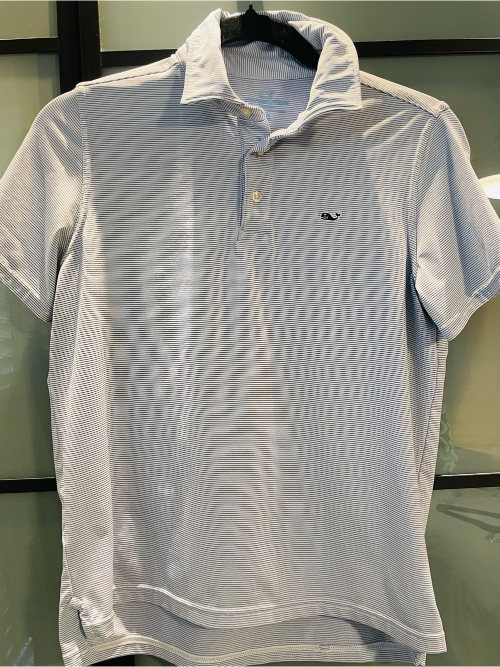 Vineyard Vines Boys (M) SankatyLight Blue and White Micro-Stripe Polo - like new